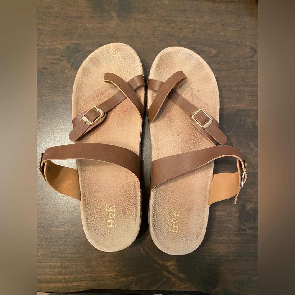 Women's Tan Buckle Sandals H2K size 10